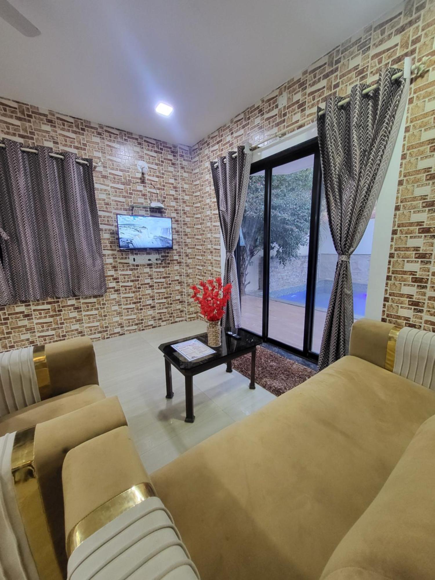 The Perfect Stays Para Disco Big Pool Cricket Turf Villa Lonavala Exteriér fotografie