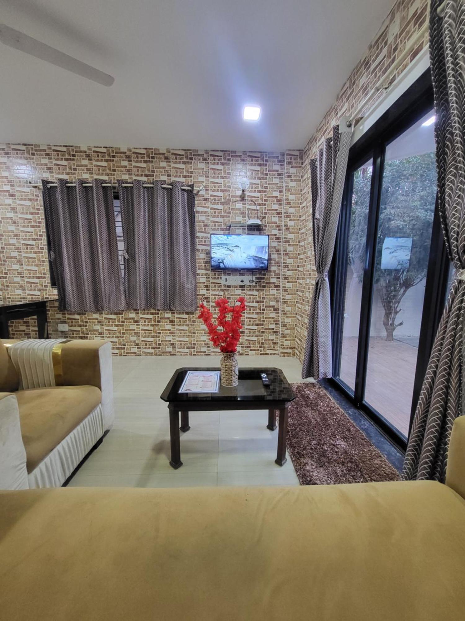 The Perfect Stays Para Disco Big Pool Cricket Turf Villa Lonavala Exteriér fotografie