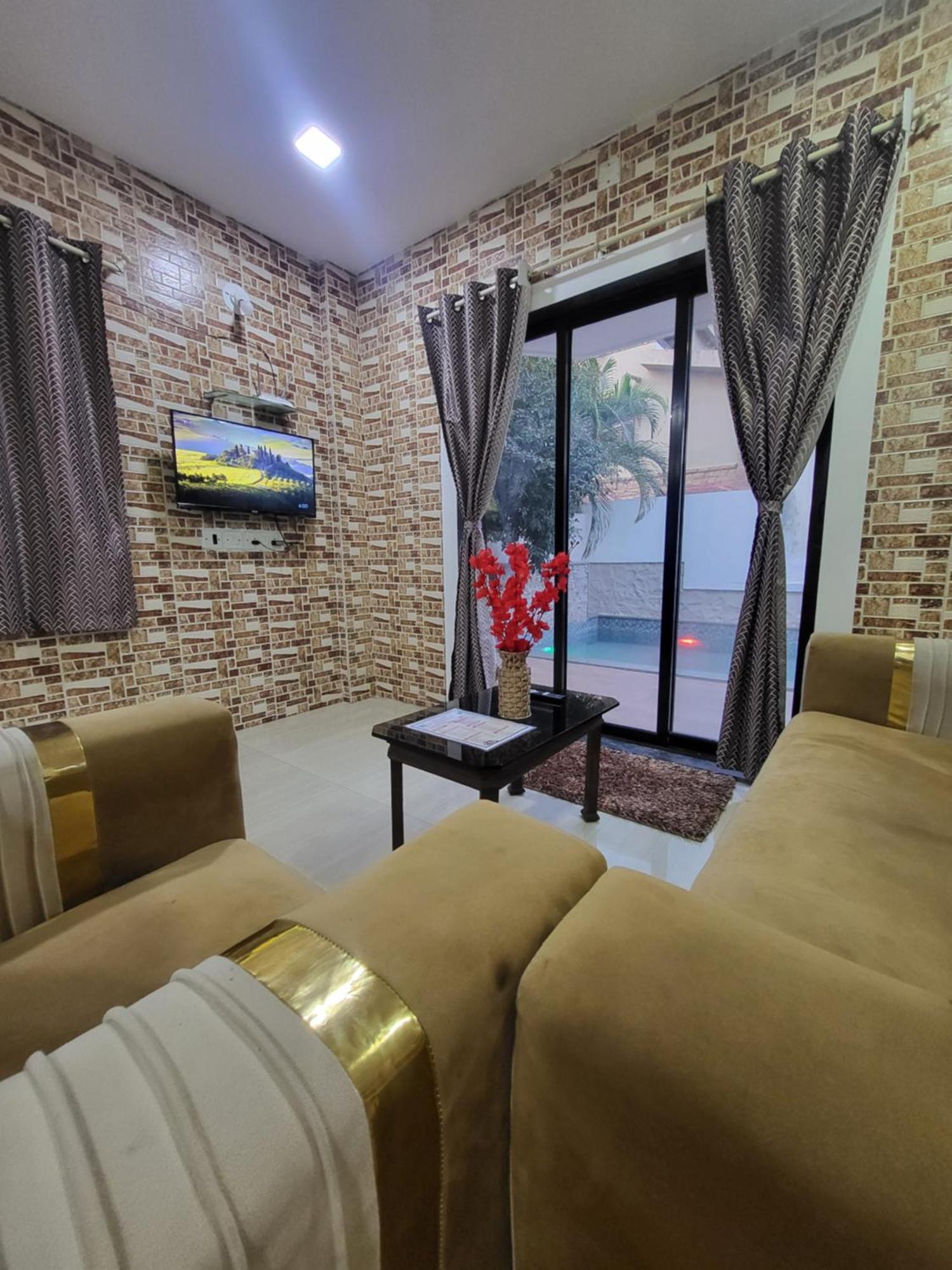 The Perfect Stays Para Disco Big Pool Cricket Turf Villa Lonavala Exteriér fotografie